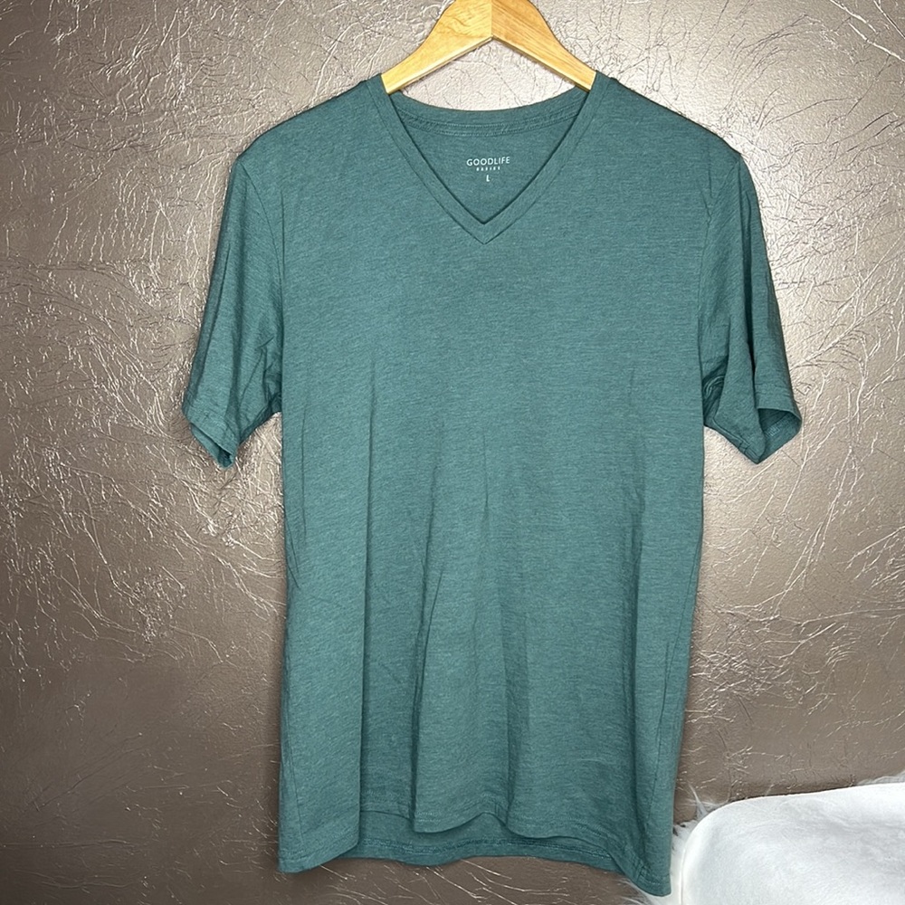 GOOD LIFE | NWOT Basics V Neck Tee